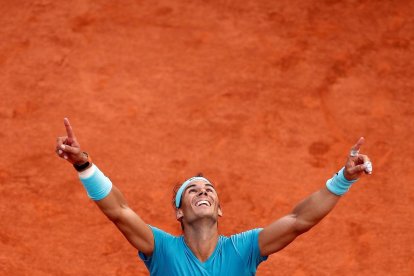 El balear celebra la conquesta de la seua onzena corona de Roland Garros.