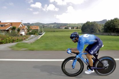 Alejandro Valverde, en plena acció durant la crono d’ahir.