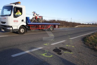 L'accident va tenir lloc ahir poc abans de les tres de la tarda a l'L-702 a Artesa de Lleida.