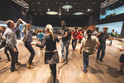 Fiesta dedicada al swing, organizada por la escuela Dancescape!