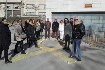 Lazo amarillo ayer en el Museu de Lleida del personal de Cultura.