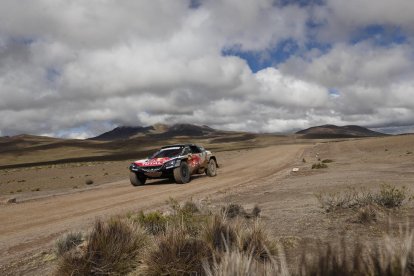 Carlos Sainz, durante la sexta etapa del Dakar, en la que sumó su primera victoria de esta edición.