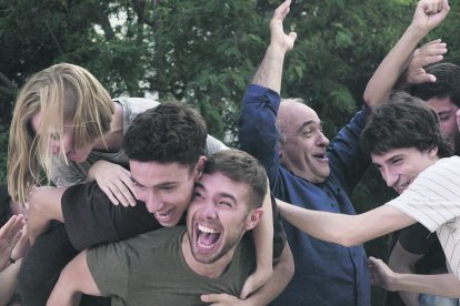 Los alumnos con el profesor Merlí, que encarna Francesc Orella.