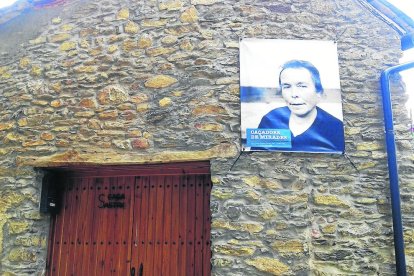 La Casa Sastre, d’Astell, amb una de les fotografies captades pel suís Fritz Ritz.