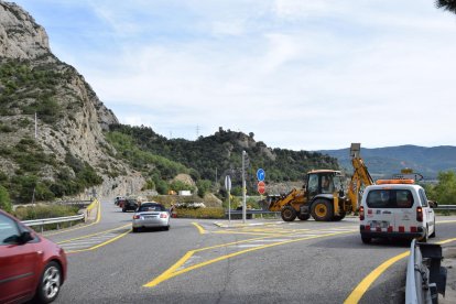 Les obres per reforçar la seguretat a la C-14 a Peramola.