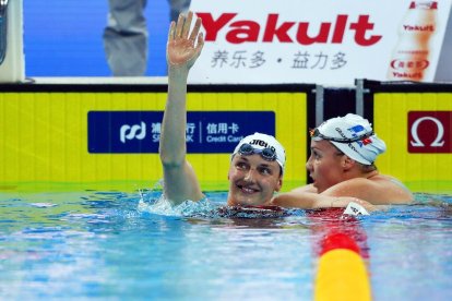 Katinka Hosszu celebra su triunfo en la piscina de Hangzhou.