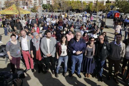 Pueyo (segundo por la derecha) con otros cargos y simpatizantes.