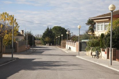 Esta semana cambiarán las farolas de la calle de Linyola. 