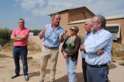 Sargatal junto a los alcaldes de Vila-sana e Ivars y los presidentes del consell del Pla y la Diputación.