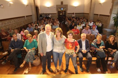 Josep M. Solé Sabaté, la vicepresidenta del IEI, Rosa Pujol, y Empar Moliner, ayer antes del coloquio.