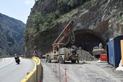 De moment, els operaris han pogut excavar els primers nou metres de la boca nord.