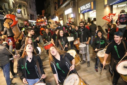 El grup de percussió Bombollers va animar la rua.