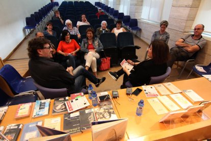 Txema Martínez, en la tertúlia de petit format conduïda per la periodista Anna Sàez.