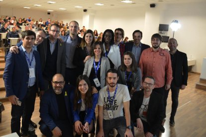 Conferenciantes y organizadores con el alcalde de Mollerussa, tercero por la izquierda de pie.