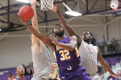 Wendell Davis, durante un partido con su universidad.