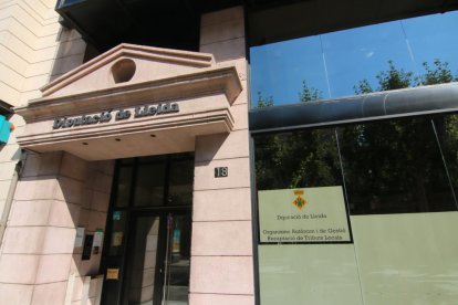 Un 40% de les gestions, en línia - L’oficina virtual de l’Organisme de Gestió de Tributs de la Diputació va registrar l’any passat fins a 68.492 moviments o gestions on line, cosa que suposa el 40% del total. Aquest és precisament un dels ...