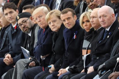 Macron, Merkel, Trump y otros líderes en la ceremonia en recuerdo del armisticio. El presidente de EEUU no participó en el Foro por la Paz. 