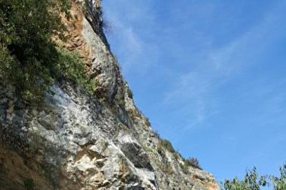 El front rocós a l’accés al santuari de Salgar, a Foradada.