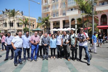 Soraya Sáenz de Santamaría durante un encuentro con los militantes del partido en Ceuta.