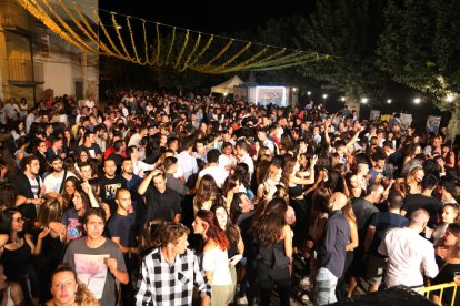 Prop de cinc-centes persones van gaudir de la revetlla musical de Figuerola d’Orcau dissabte a la nit.