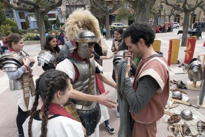 Los alumnos se vistieron con la indumentaria de las legiones en el congreso de ayer en Guissona. 