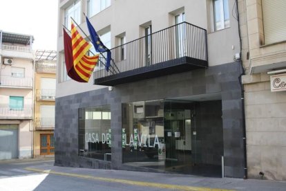 El ayuntamiento de Alcarràs.