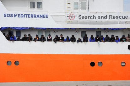 Immigrants rescatats al Mediterrani per l’embarcació ‘Aquarius’.