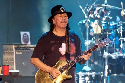 El guitarrista mexicà Carlos Santana, durant la seua actuació al Festival de Peralada.