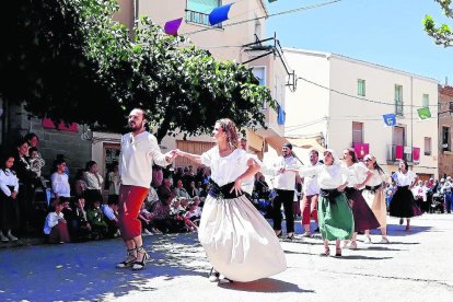 El nuevo baile se estrenó ayer al mediodía como uno de los actos centrales de la fiesta. 