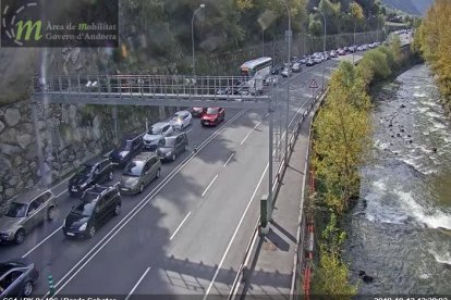 Foto de las colas una vez los vehículos habían accedido a Andorra.