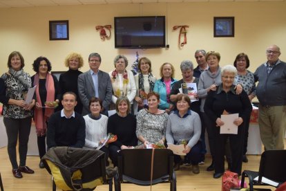 Els participants en el concurs de postres organitzat per l’Associació de Veïns de la Bordeta.