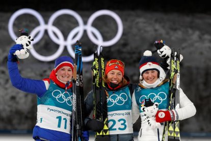 La alemana Laura Dahlmeier logró el oro en el biatlón, por delante de Marte Olsbu y Veronika Vitkova.