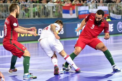 Los jugadores de la selección de Portugal se alzaron con el campeonato en el último minuto.