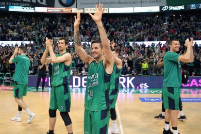 Els jugadors de la Penya van agrair a l’afició el suport.