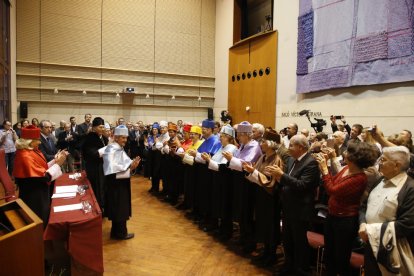 Ángel Olaran va ser investit ahir doctor ‘honoris causa’ a la Sala Víctor Siurana.