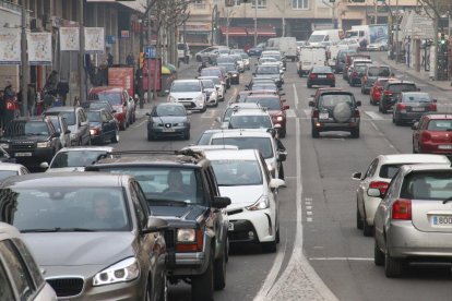 Retencions a l’avinguda Catalunya i altres carrers per les compres