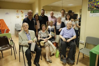 Viñas i la responsable de la pastisseria Farré, a l’homenatge.