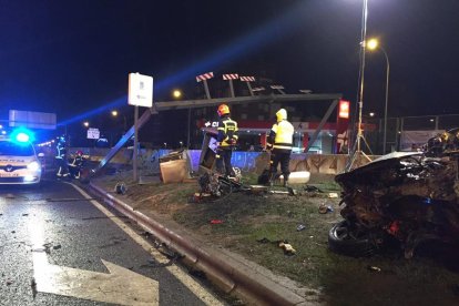 Cuatro jóvenes muertos en dos accidentes de coche en Madrid y Valencia