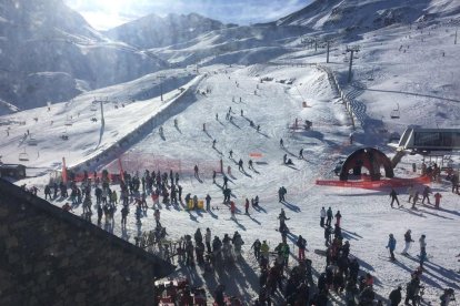 Vista aèria d’esquiadors a l’estació de Boí Taüll el desembre passat.