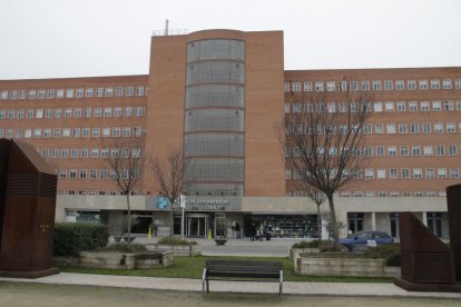 La façana de l’hospital Arnau de Vilanova de Lleida.