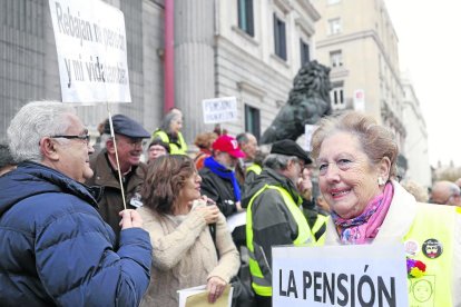 Imagen de una protesta de pensionistas en defensa de sus prestaciones ante el Congreso.