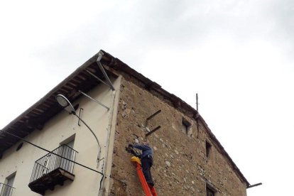 Moment de la intervenció dels bombers.