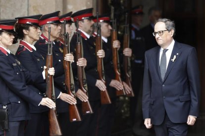 Torra surt de l'edifici del Parlament després de ser investit president.