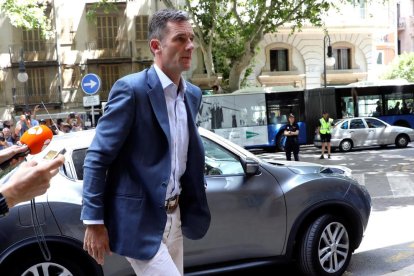 Urdangarin arriba a l'Audiència de Palma per recollir la seua ordre de presó