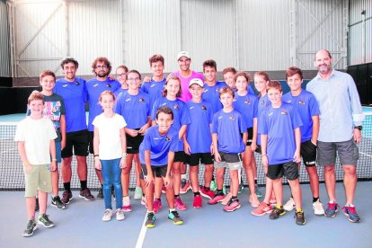 Rafa Nadal recibe la Selecció Lleidatana de tenis en Manacor