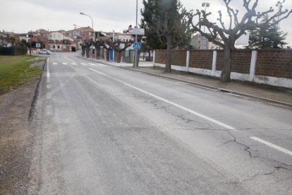 Imatge de l’accés a Castellserà des de la carretera de Penelles.