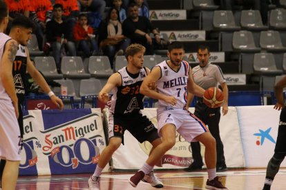 El serbi Filip Djuran, durant el partit que va jugar amb el Melilla al Barris Nord la passada temporada.