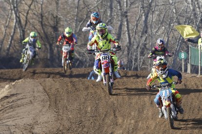 Diversos pilots, en un moment de la competició que es va disputar al circuit lleidatà de Rufea.