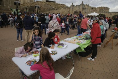 Talleres y juegos este mediodía en la Fiesta del Club Banyetes en la Seu Vella