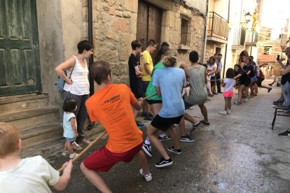 ‘Aiguada’ para grandes y pequeños en Sucs y juegos infantiles por la mañana en Vilanova de l’Aguda, también de fiesta mayor. 